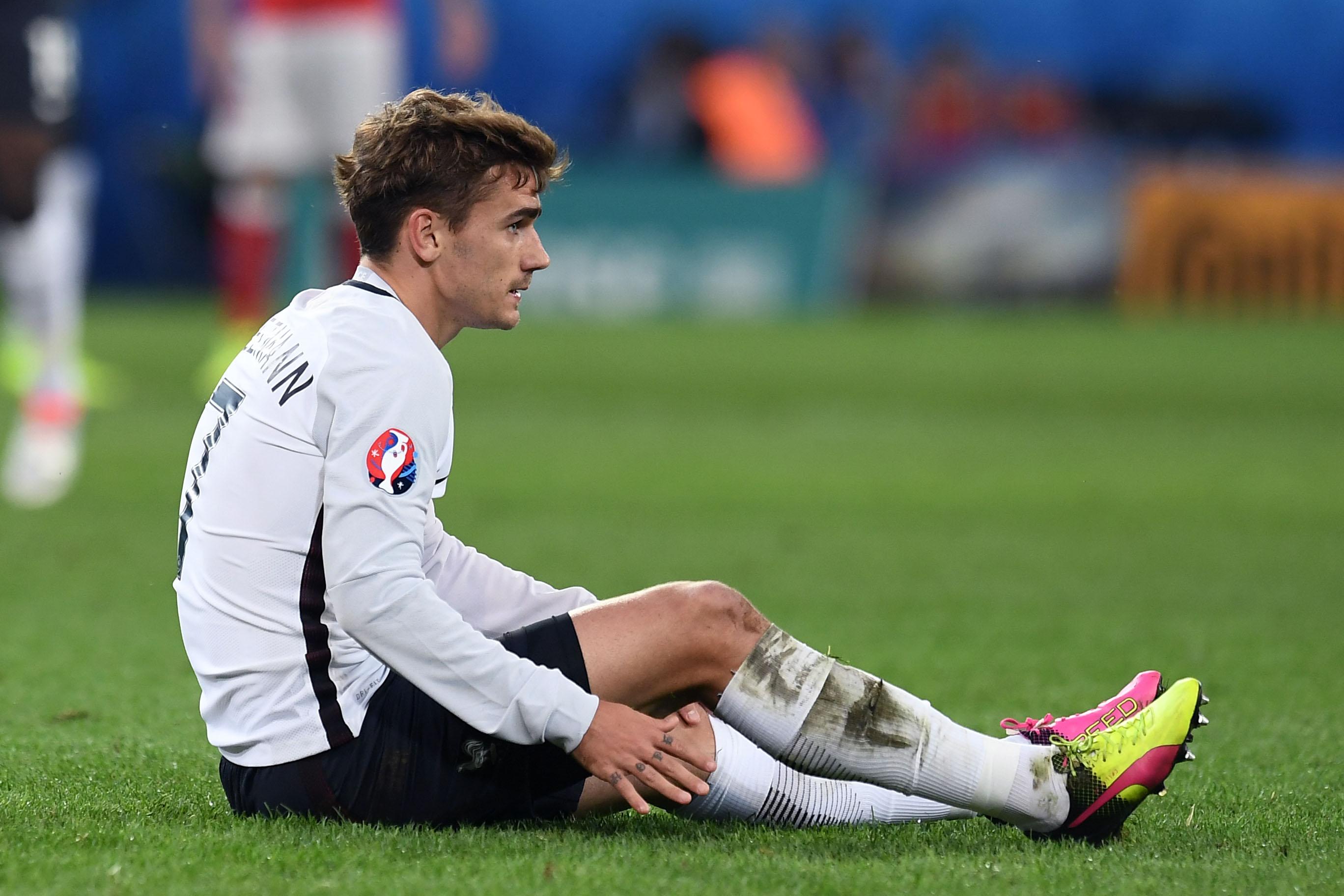 griezmann disteso francia away europei giugno 2016 ifa