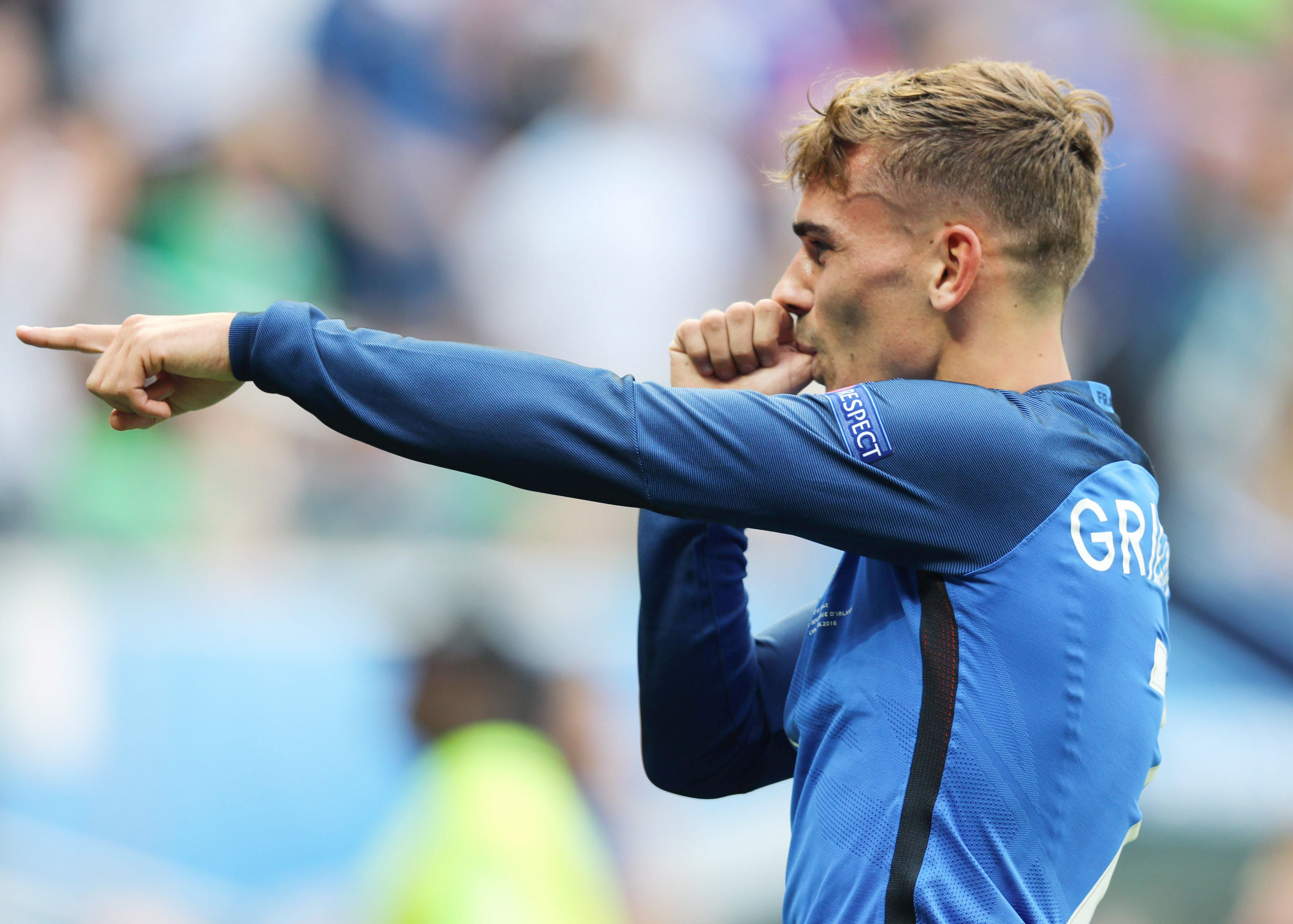 griezmann esulta tris francia europei giugno 2016 ifa