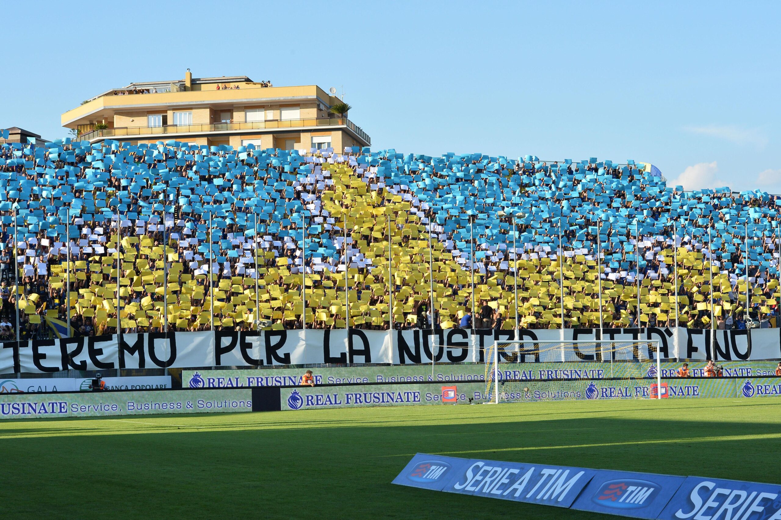 Risultati Serie B: Frosinone che prova la fuga, vittoria contro lo Spezia e vetta solitaria. Dagli altri campi dilaga il Monza, bene il Venezia che supera il Modena. Parità le altre