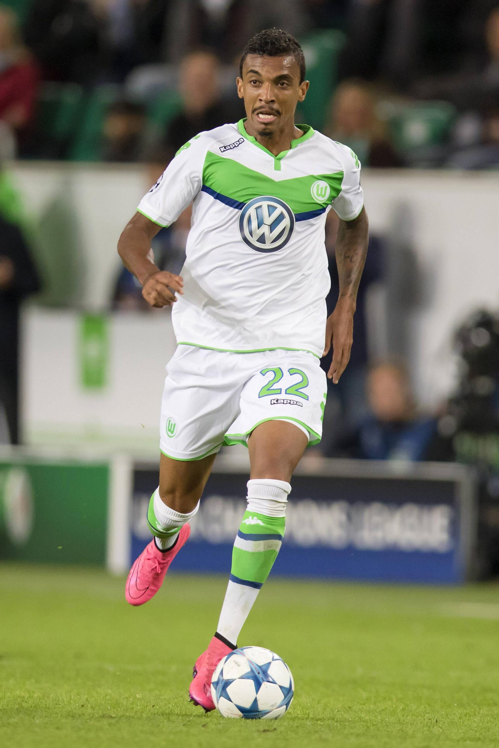 gustavo luiz azione wolfsburg away champions league settembre 2015 ifa scaled