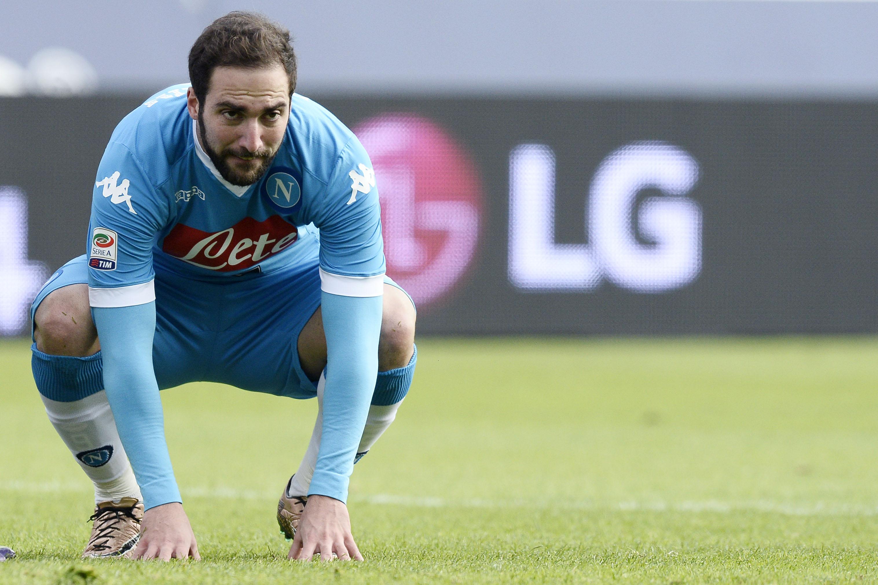 higuain accovacciato napoli dicembre 2015 ifa