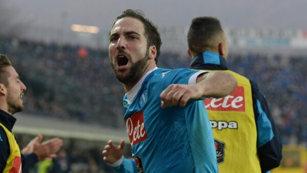 Higuain esulta napoli dicembre 2015 ifa
