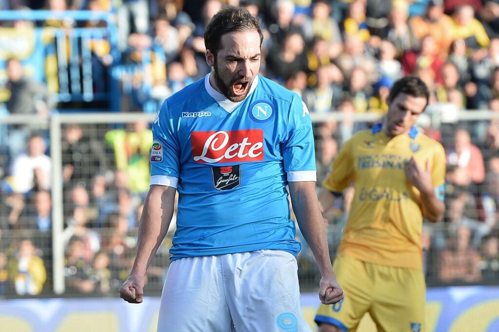 Higuain esulta napoli gennaio 2016 ifa