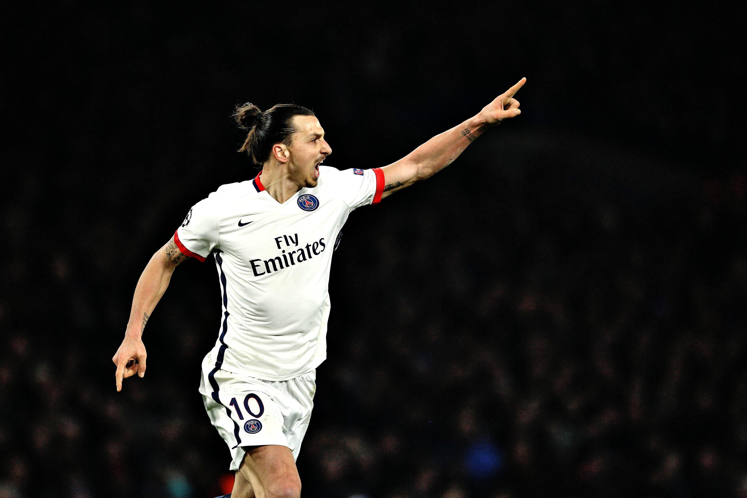 ibrahimovic esulta bis psg away champions league marzo 2016 ifa scaled