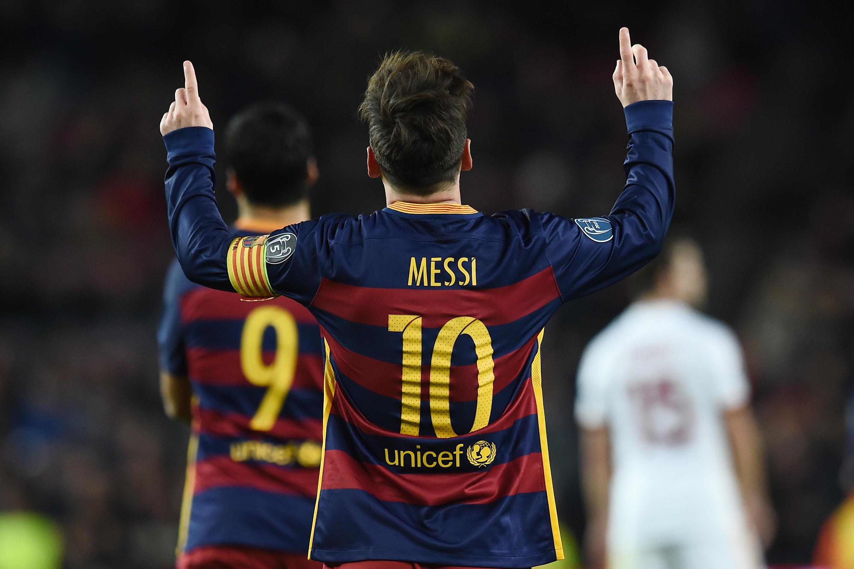 messi esulta spalle barcellona champions league novembre 2015 ifa