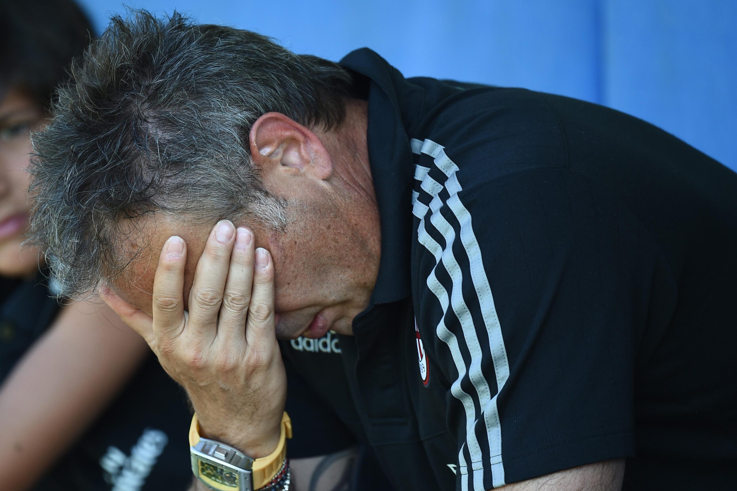 mihajlovic disperato milan luglio 2015 ifa scaled