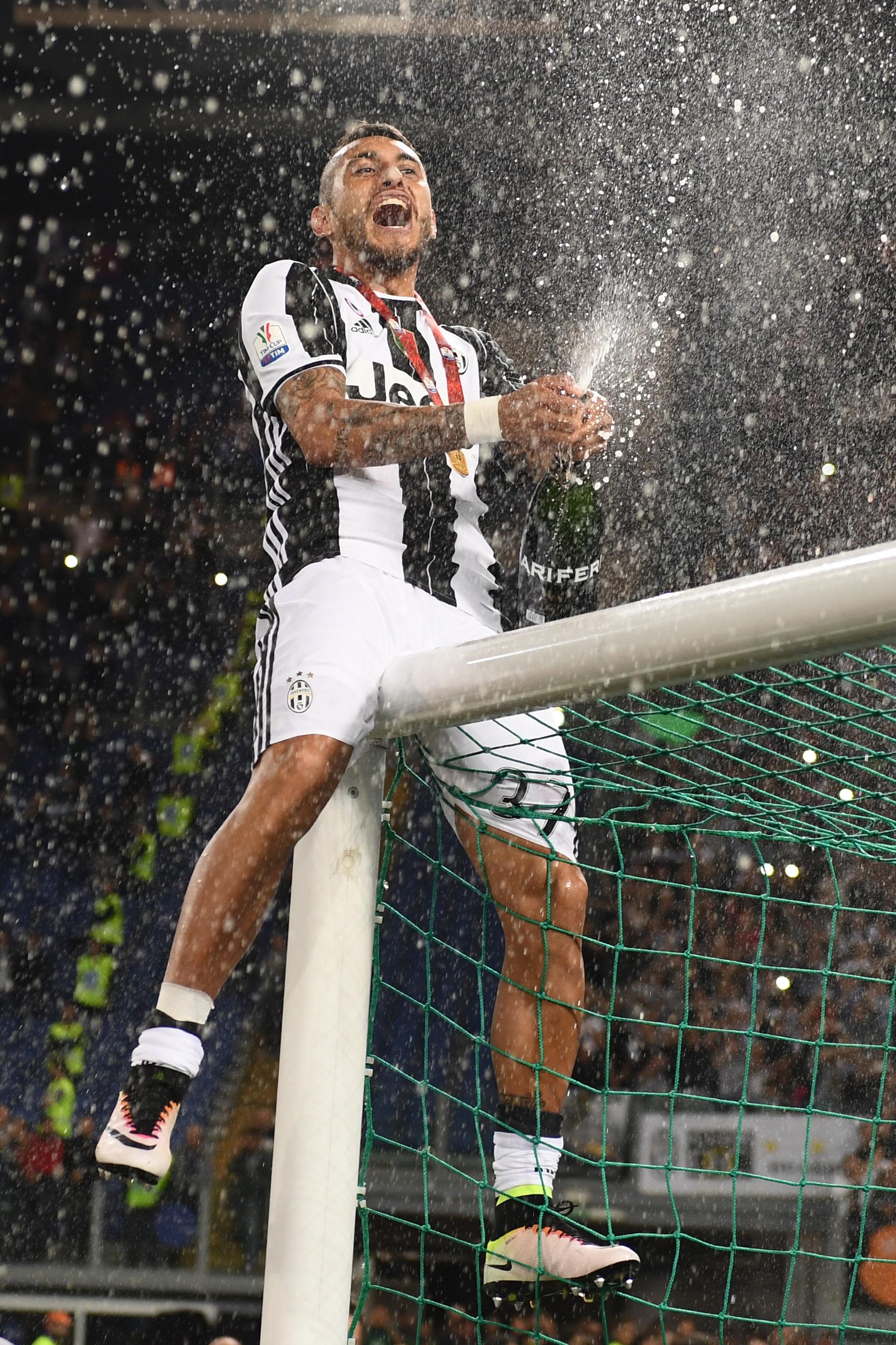 pereyra festeggia juventus finale coppa italia maggio 2016 ifa