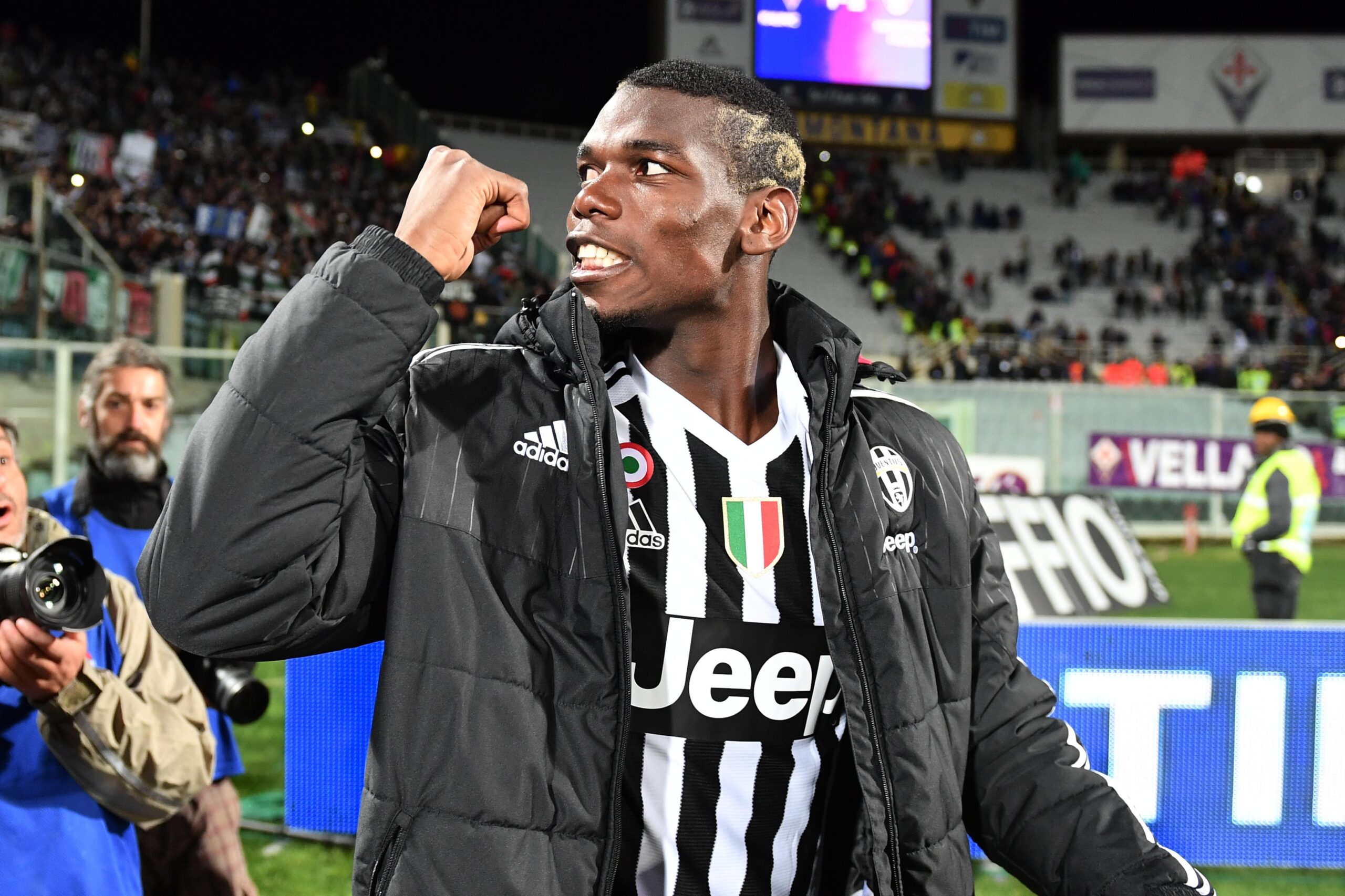 pogba esulta giubbotto juventus aprile 2016 ifa scaled