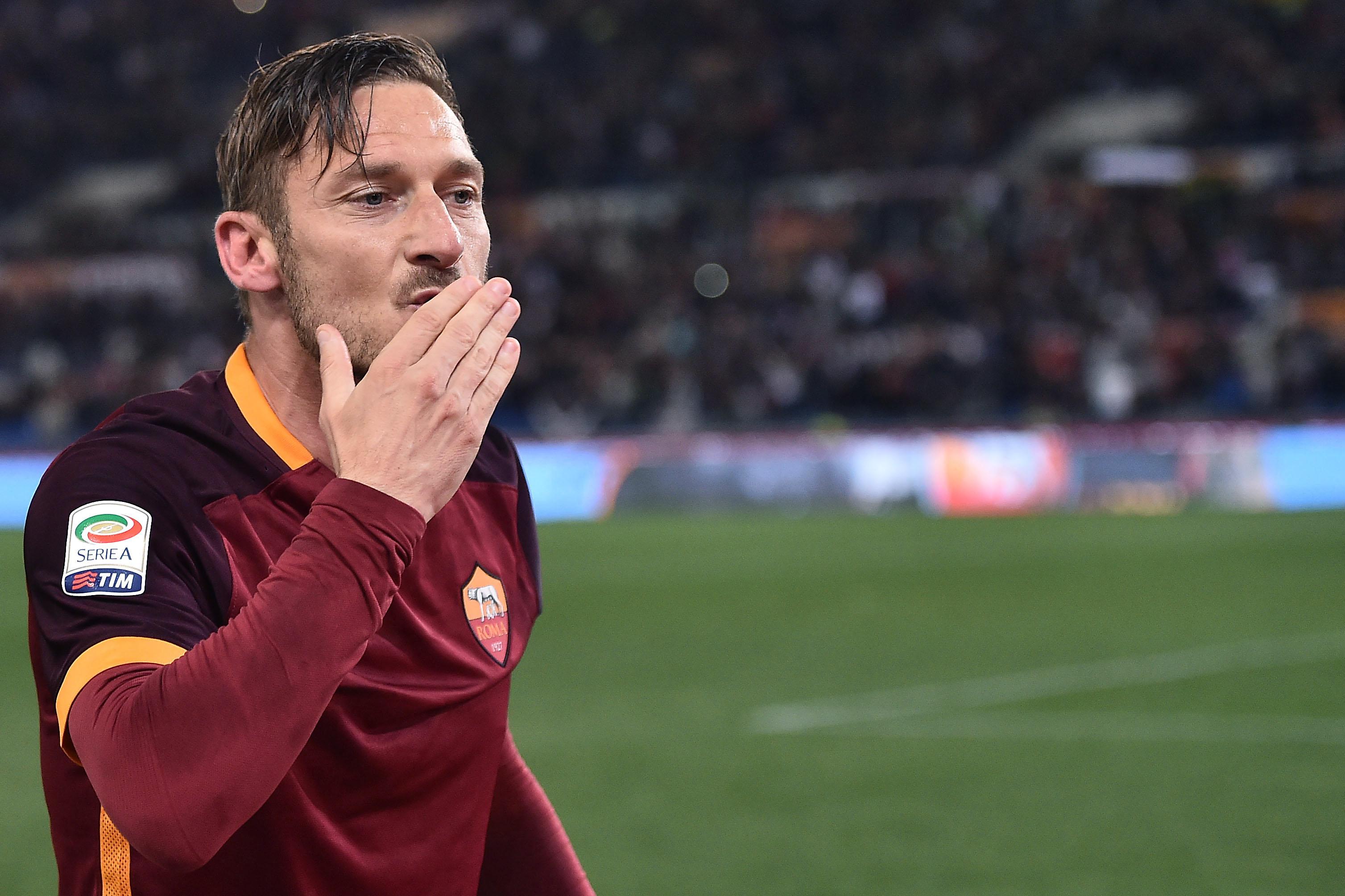 totti esulta bis roma aprile 2016 ifa