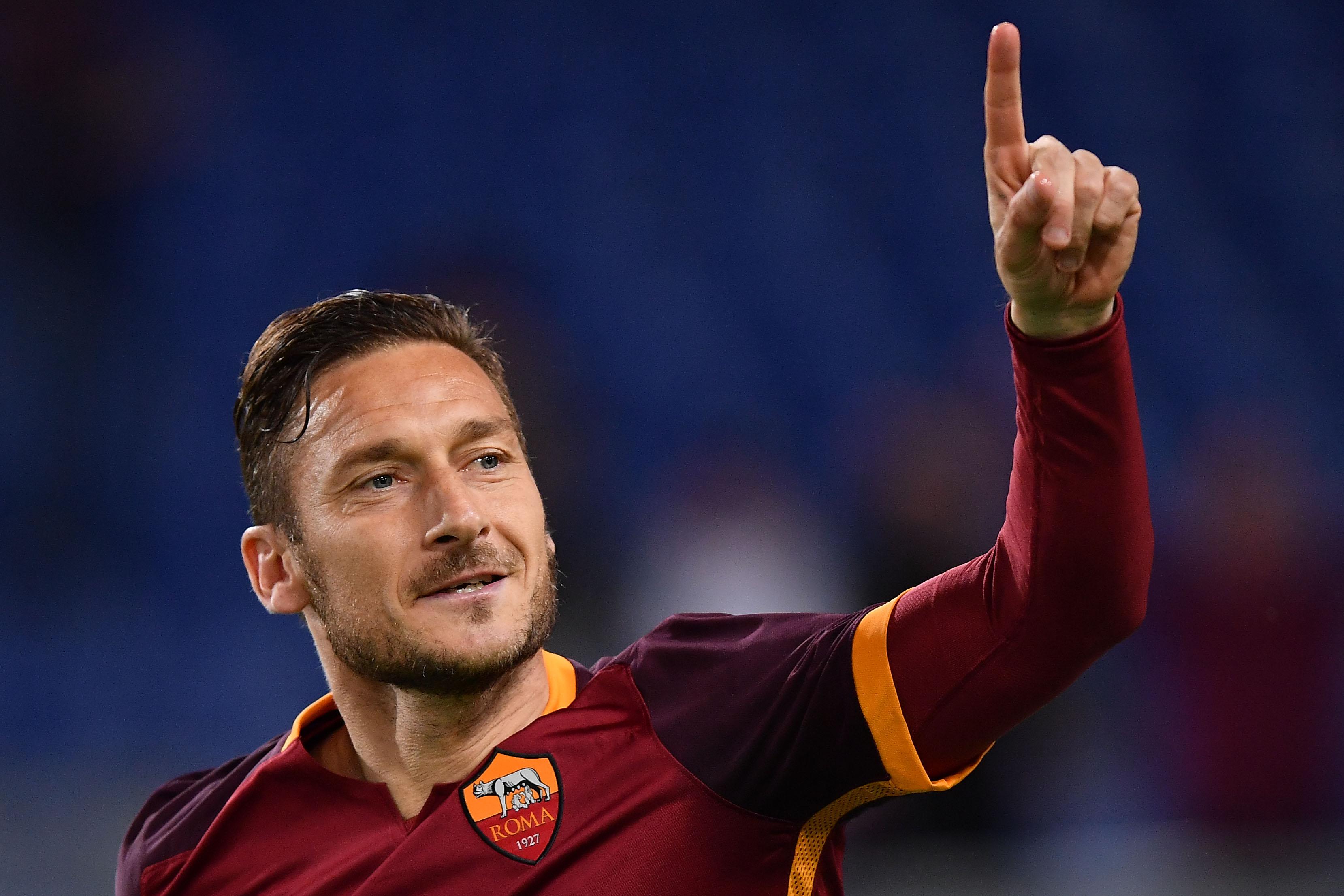totti esulta roma aprile 2016 ifa