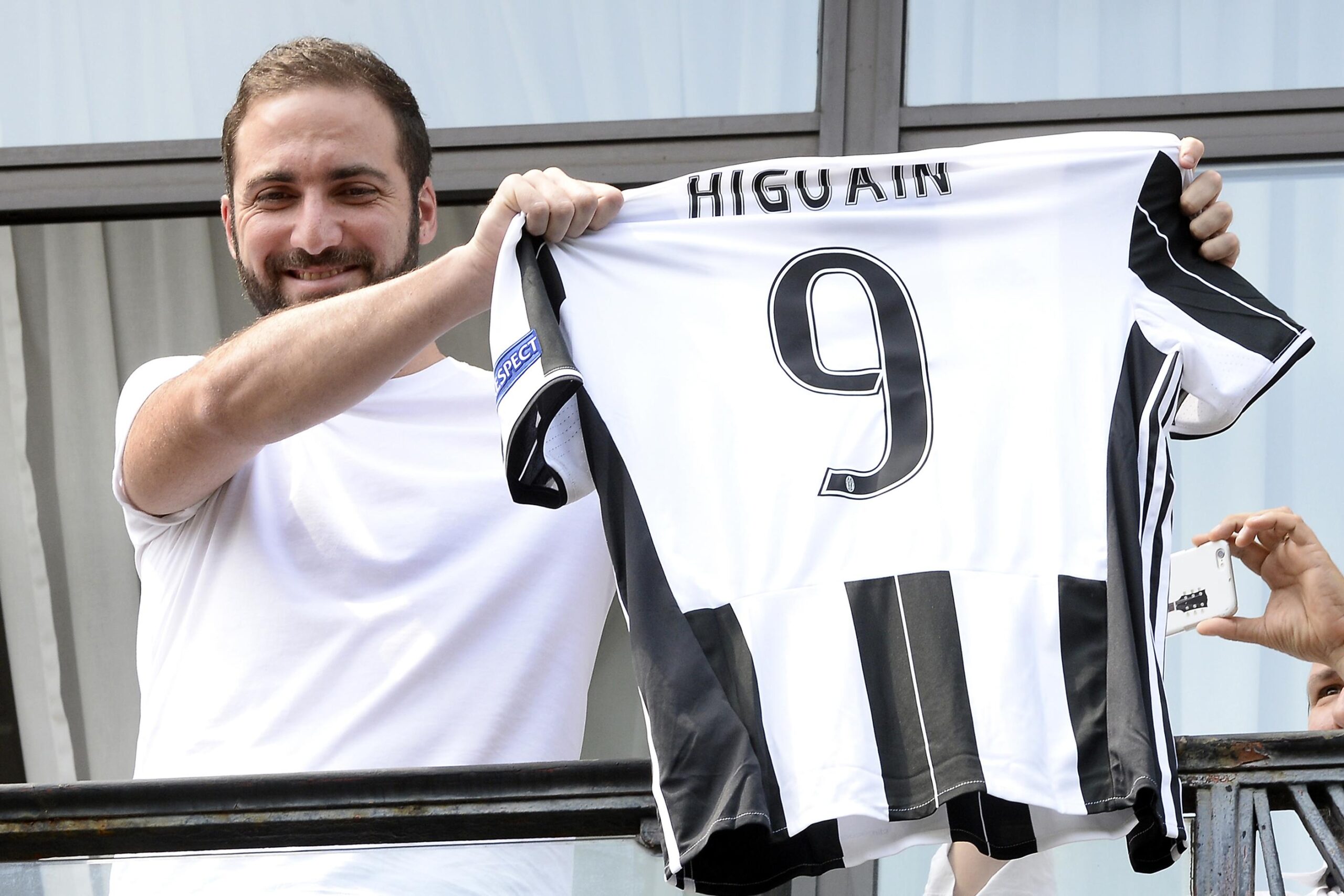 higuain juventus presentazione luglio 2016 ifa scaled