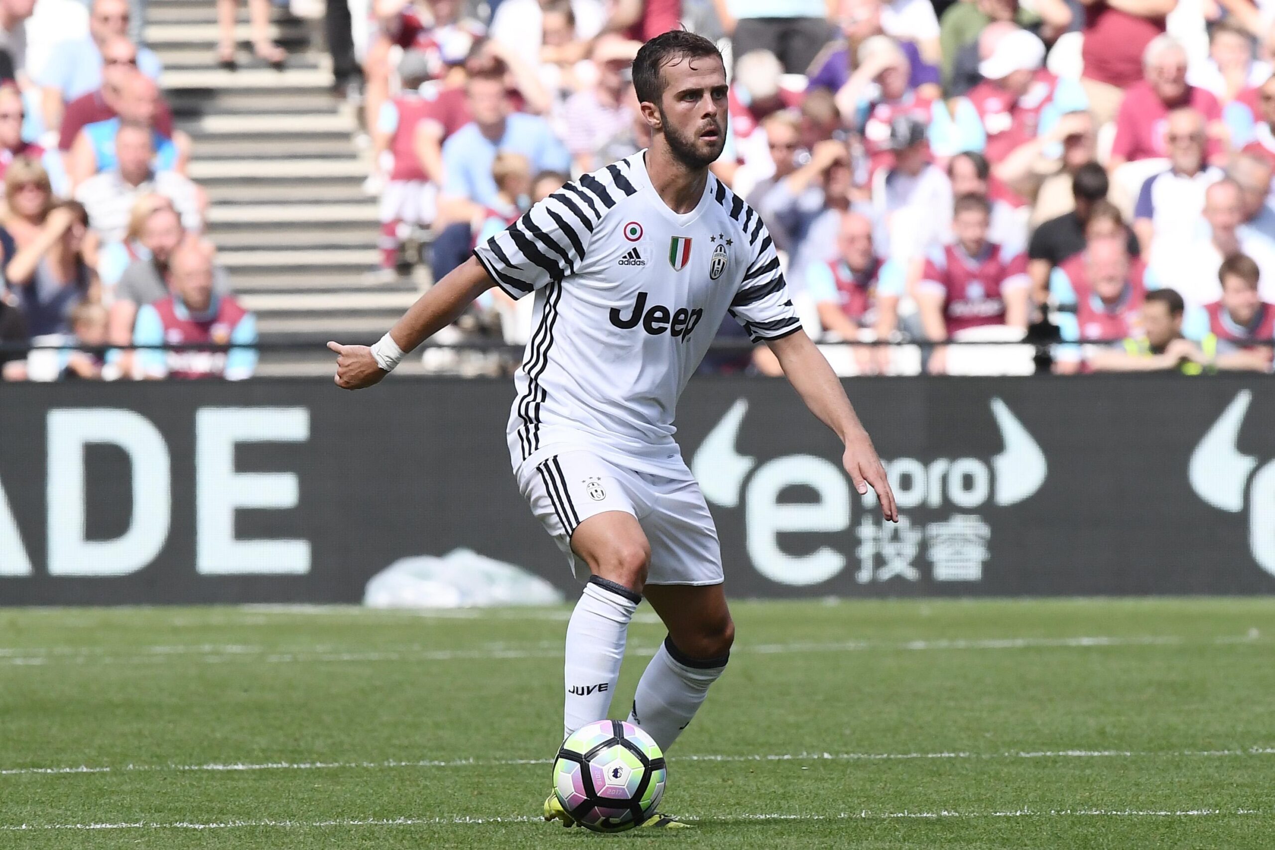 pjanic bis juventus third azione agosto 2016 ifa scaled