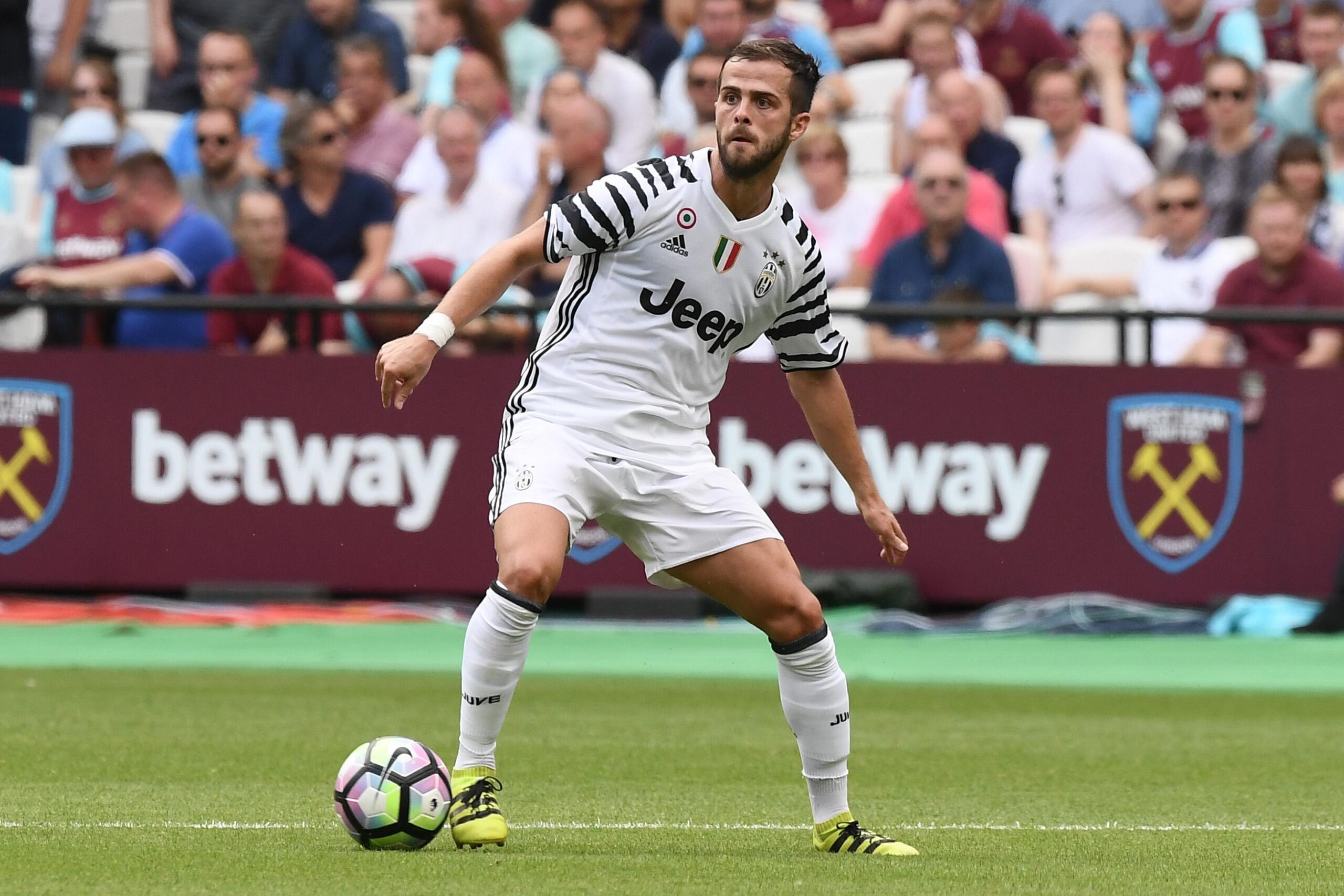 pjanic juventus third azione agosto 2016 ifa scaled