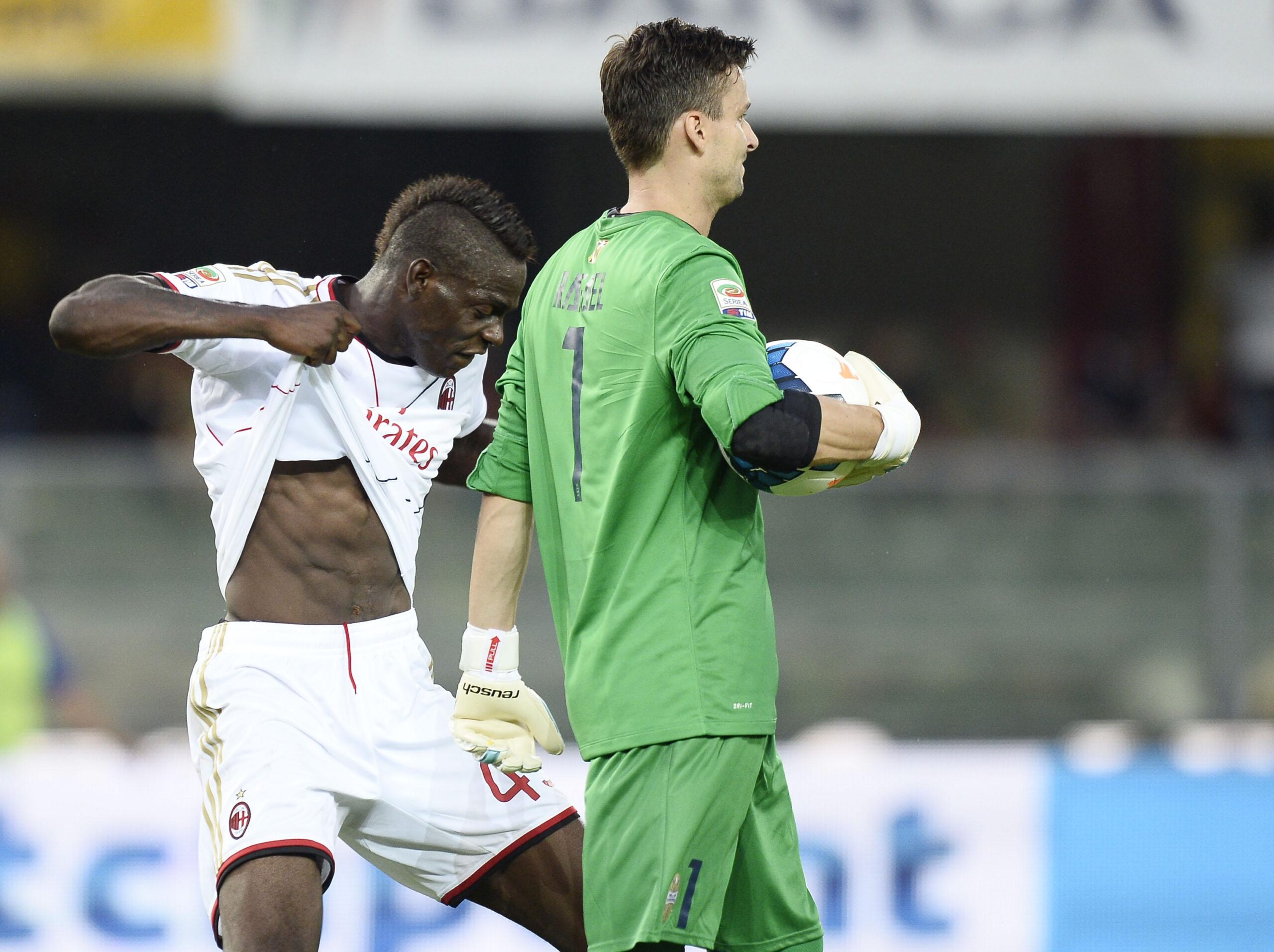 balotelli mario milan maglia bianca 2013 protesta ifa scaled