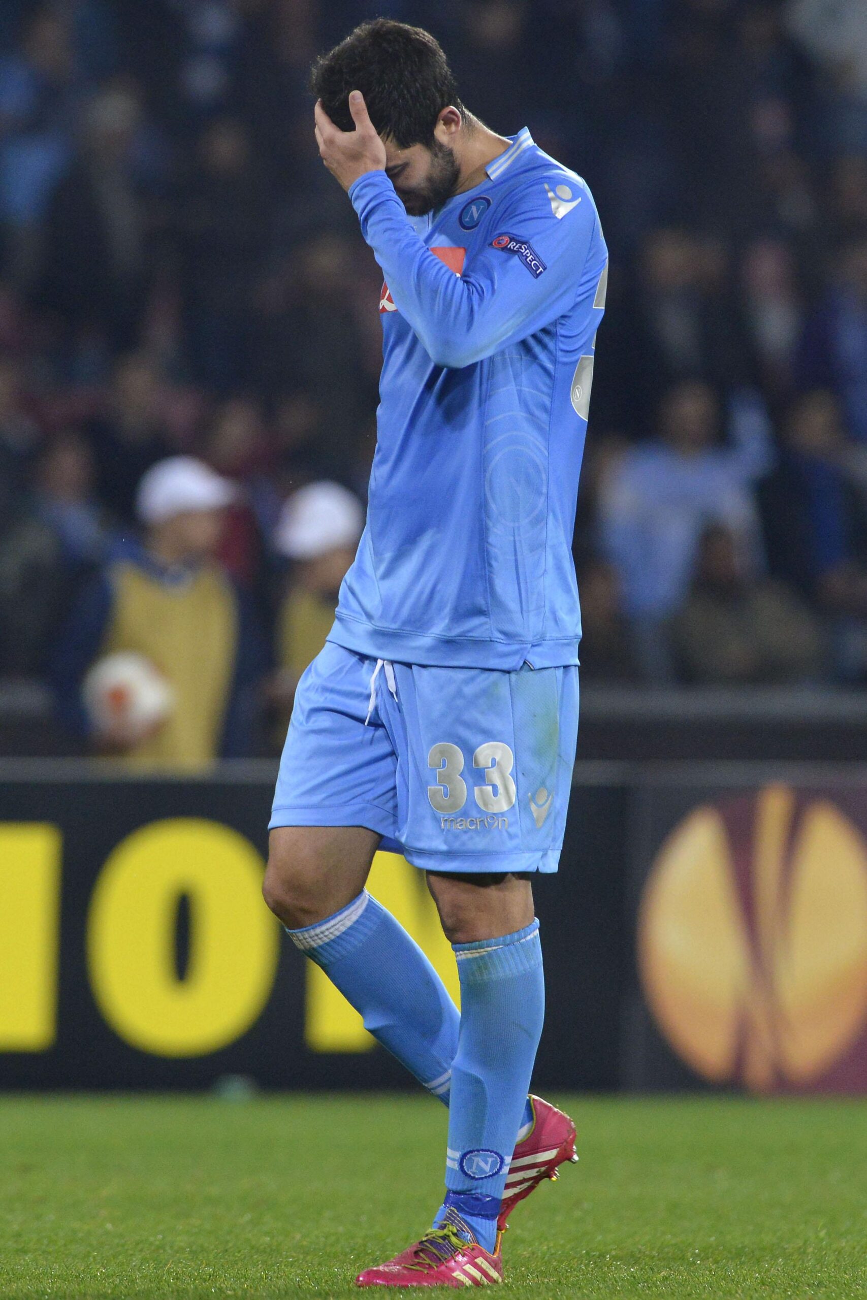 albiol disperato napoli europa league marzo 2014 ifa scaled