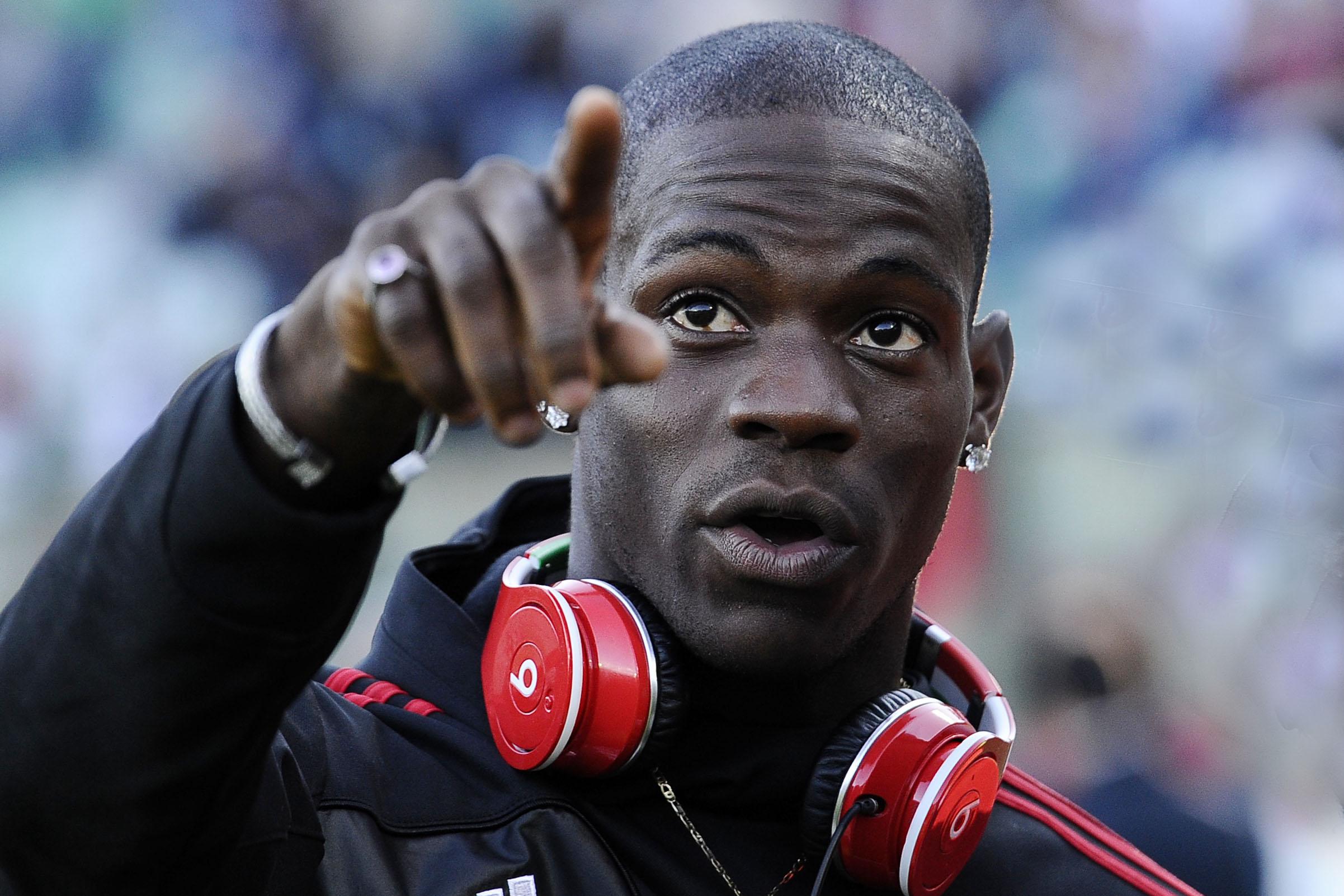 balotelli mario milan 2013 (primo piano cuffie 2) ifa