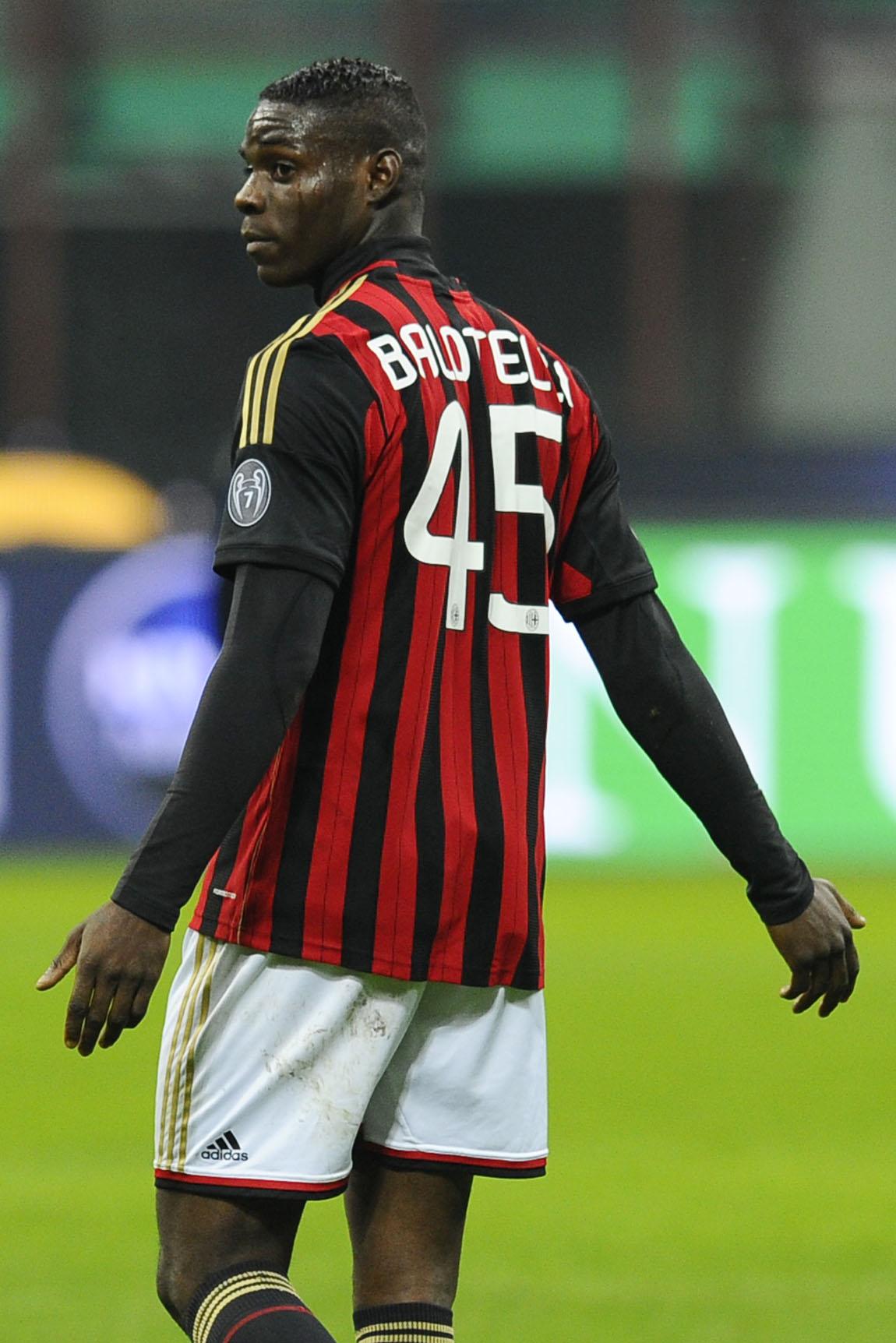 balotelli spalle milan gennaio 2014 ifa