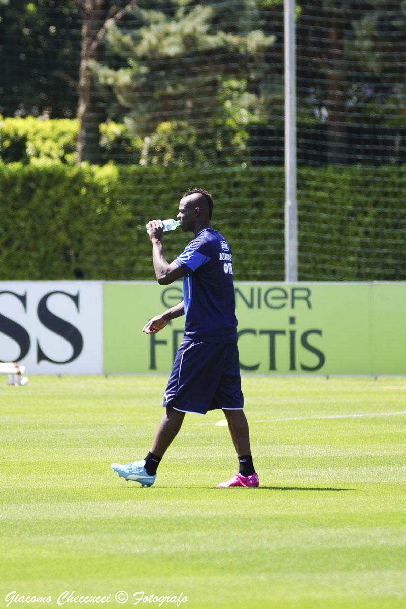 balotelli mario acqua allenamento italia maggio 2014