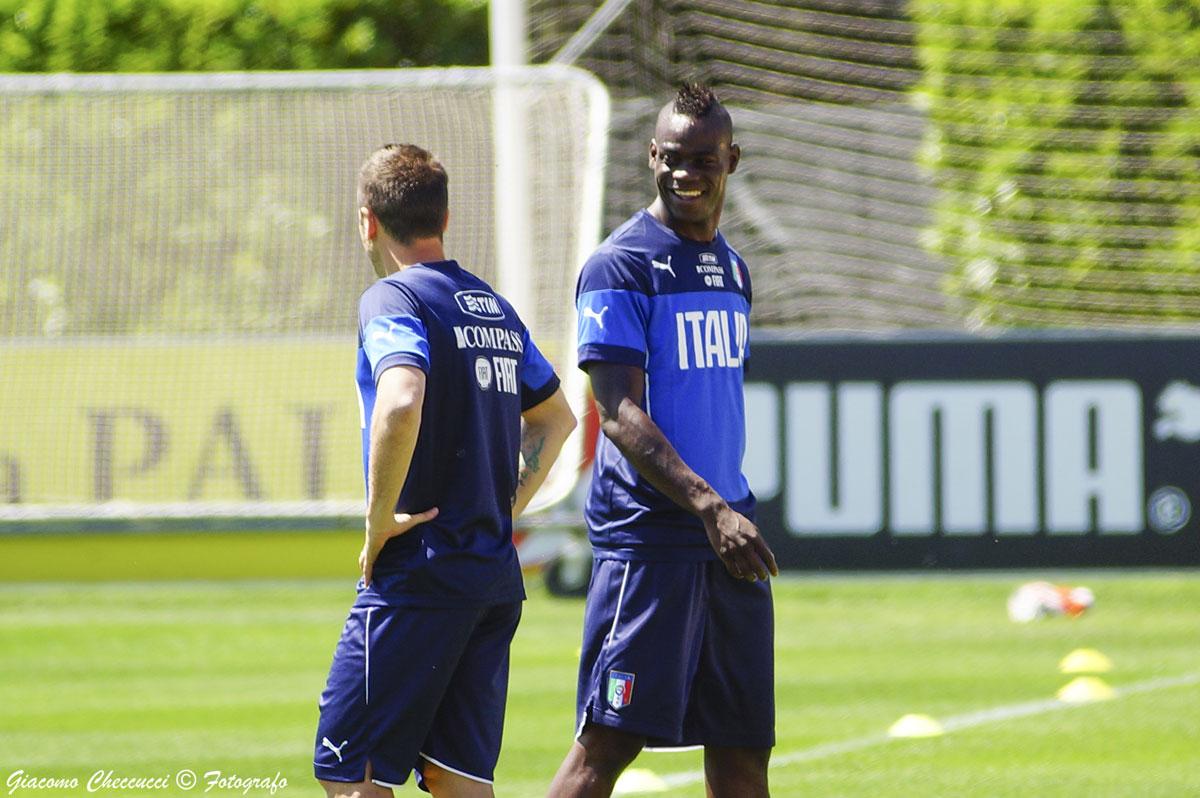 balotelli mario sorride allenamento italia maggio 2014