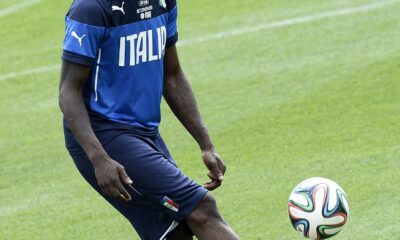balotelli palleggia allenamento italia giugno 2014 ifa