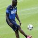 balotelli palleggia allenamento italia giugno 2014 ifa