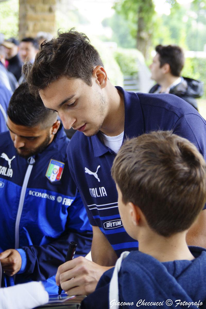 darmian matteo autografo tifosi italia maggio 2014 jpg