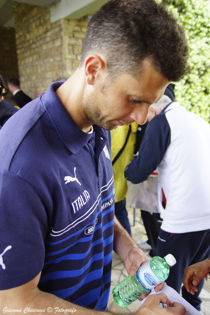 motta thiago autografo tifosi italia maggio 2014 jpg