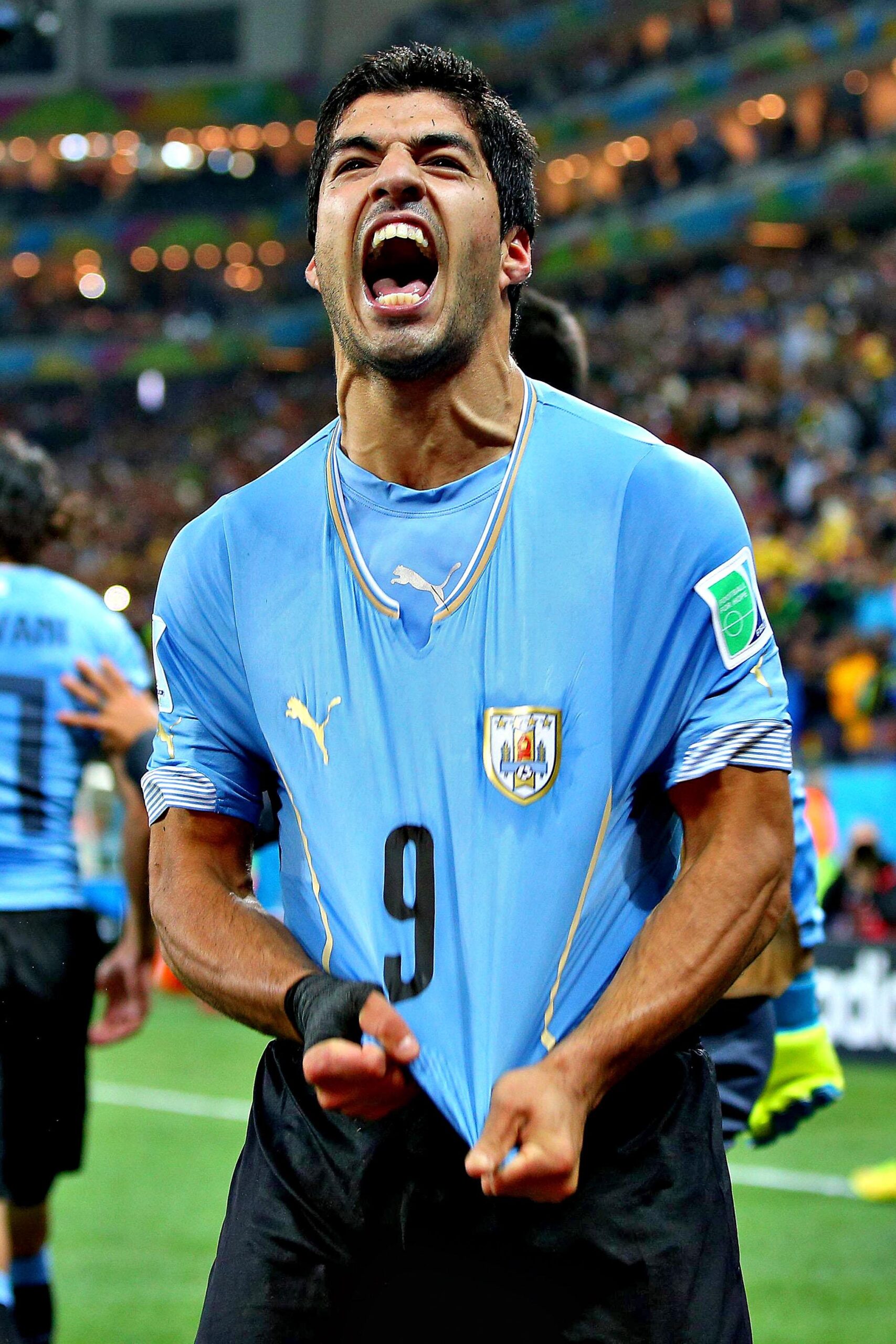 suarez esulta uruguay giugno 2014 ifa scaled