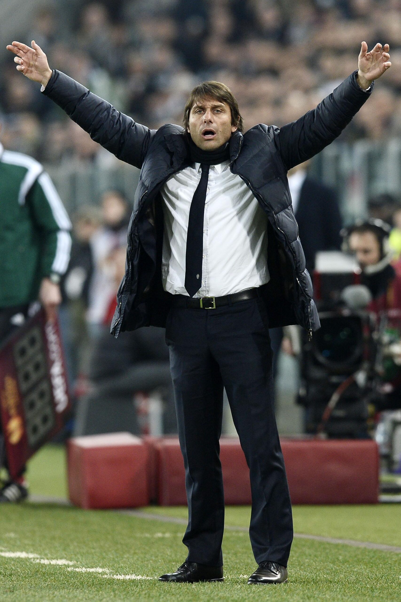 conte sbraccia juventus europaleague marzo 2014 ifa scaled
