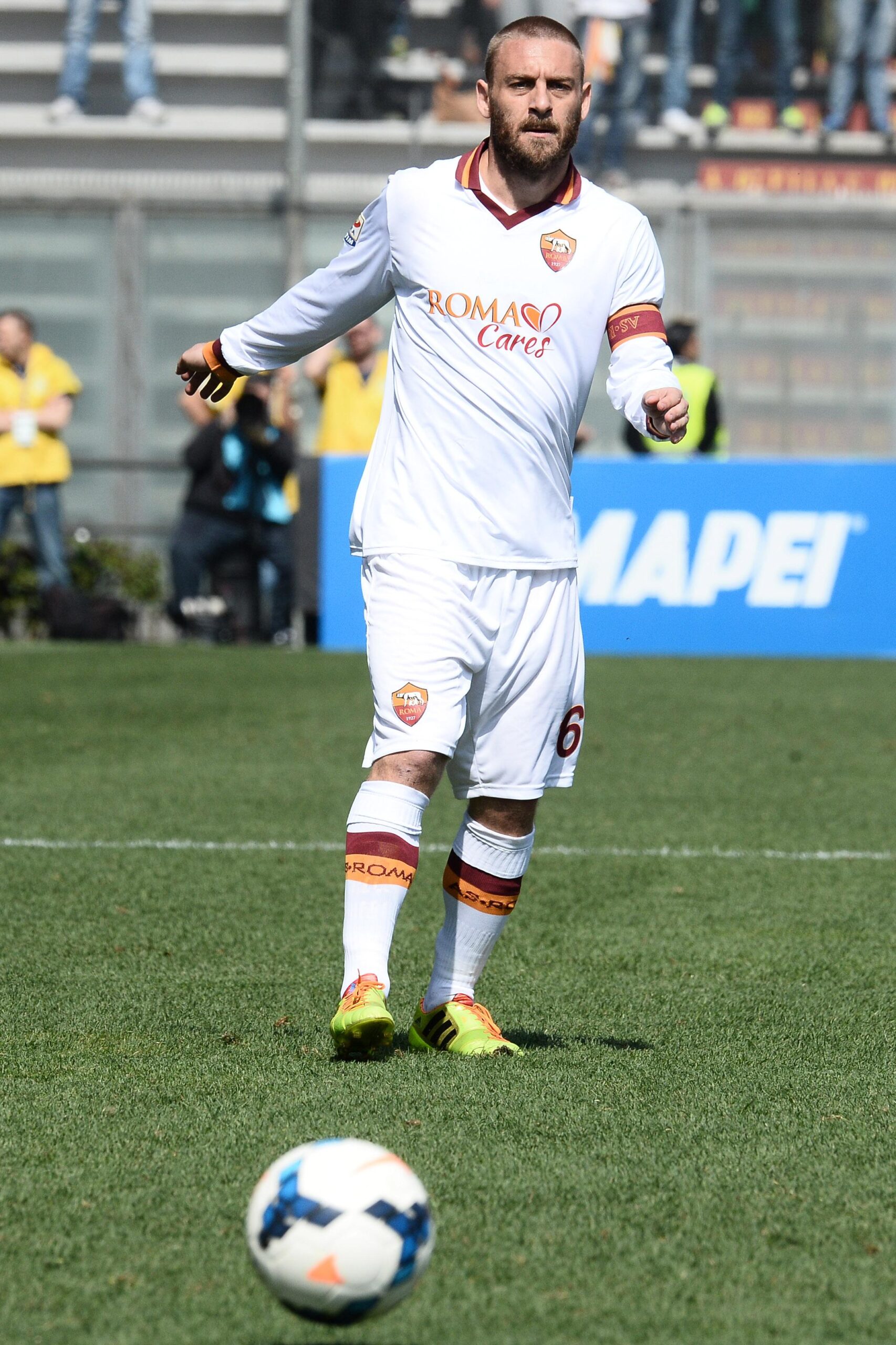 de rossi azione roma away marzo 2014 ifa scaled