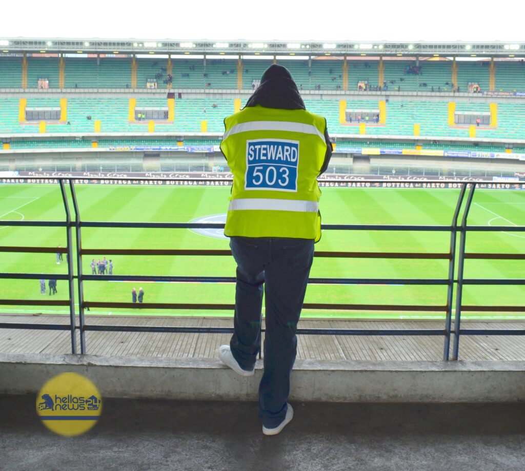 Southampton Portsmouth, storia incredibile dall’Inghilterra! Travestiti da stewards per entrare al derby: 3 anni di daspo ai tifosi