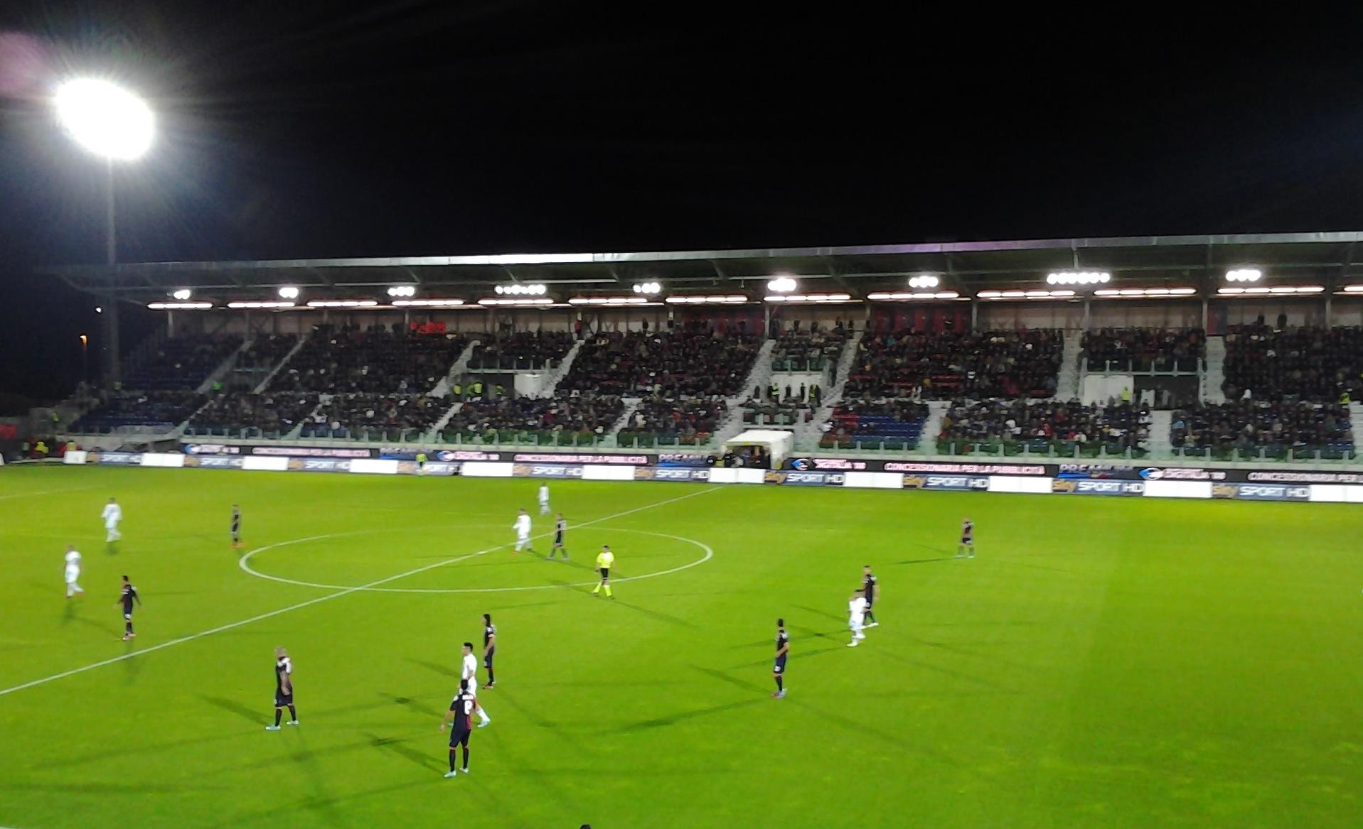 isarenas tribuna notte (piras)