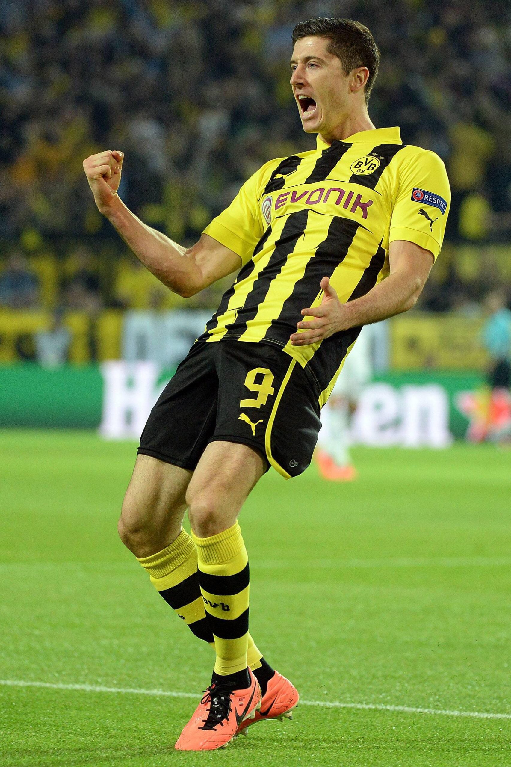 lewandowski borussia 2013 esulta ifa scaled