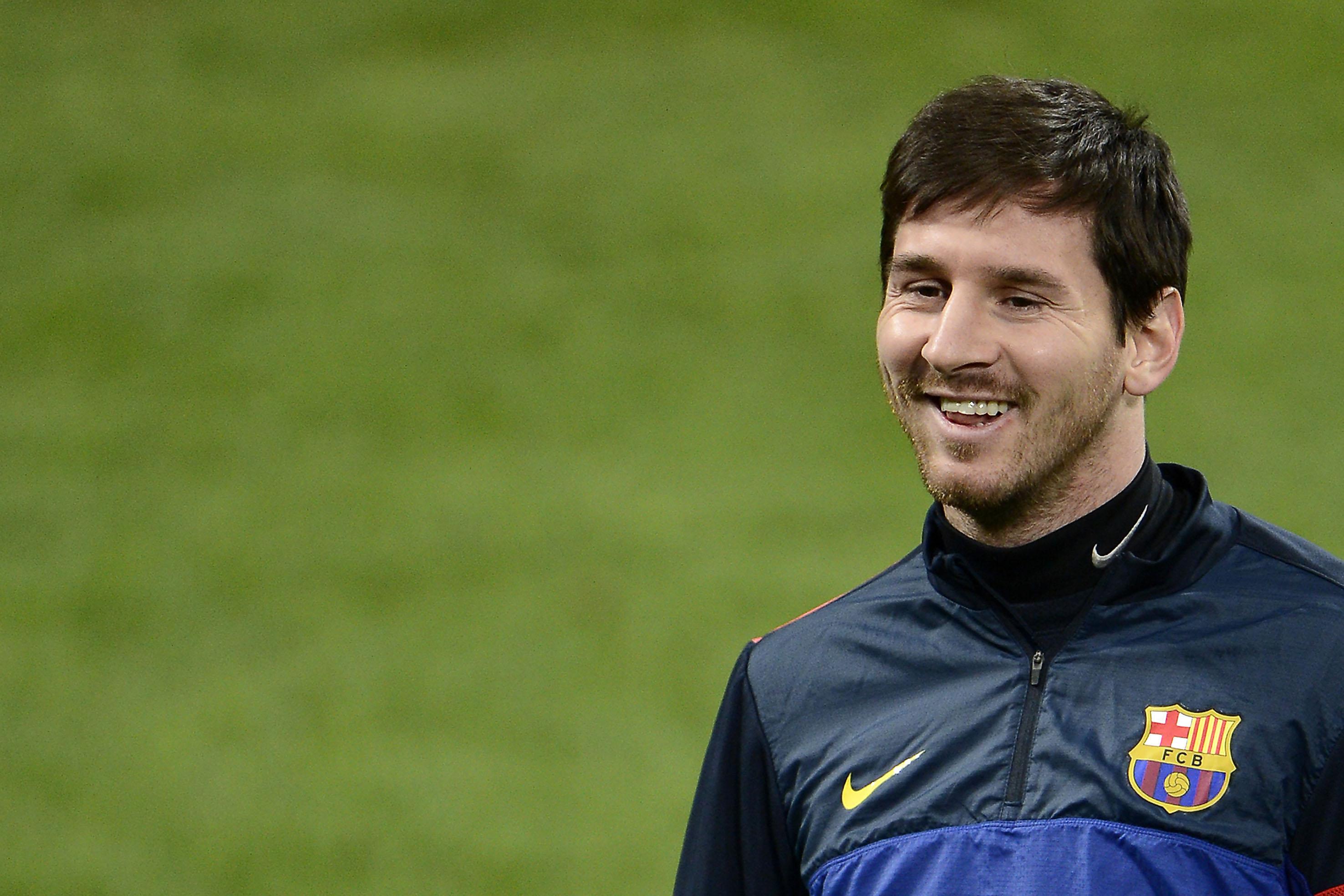 messi allenamento sorride 2012 ifa