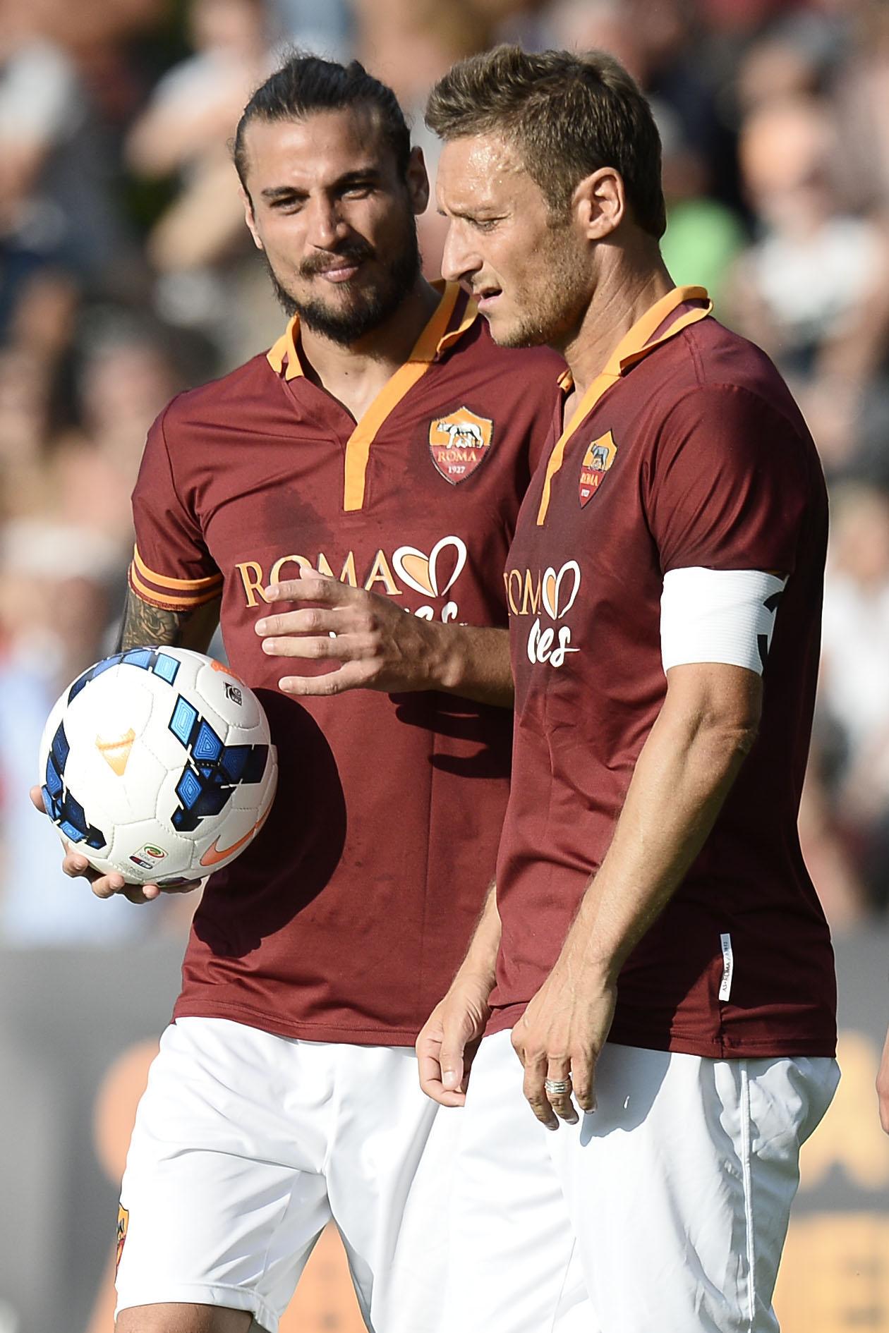 osvaldo totti ritiro roma 2013 brunico abbraccio 1 ifa