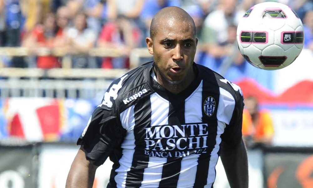 Reginaldo: «Gioco ancora a 41 anni, ma voglio scoprire i nuovi Ronaldo. Toni e Borriello, Cosmi e Malesani, vi racconto tutto. E cosa mi disse Berlusconi di Elisabetta Canalis…»