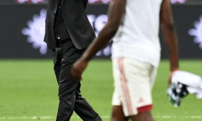 seedorf balotelli salutano milan maggio 2014 ifa